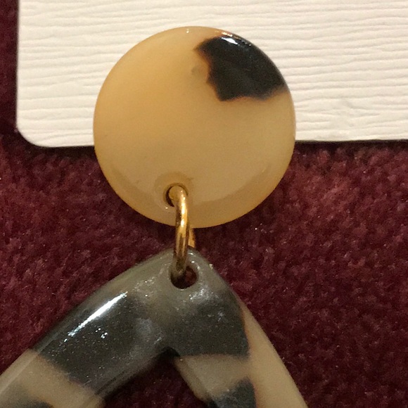 🆕Blonde Tortoise Acrylic Teardrop Earrings - Picture 3 of 4